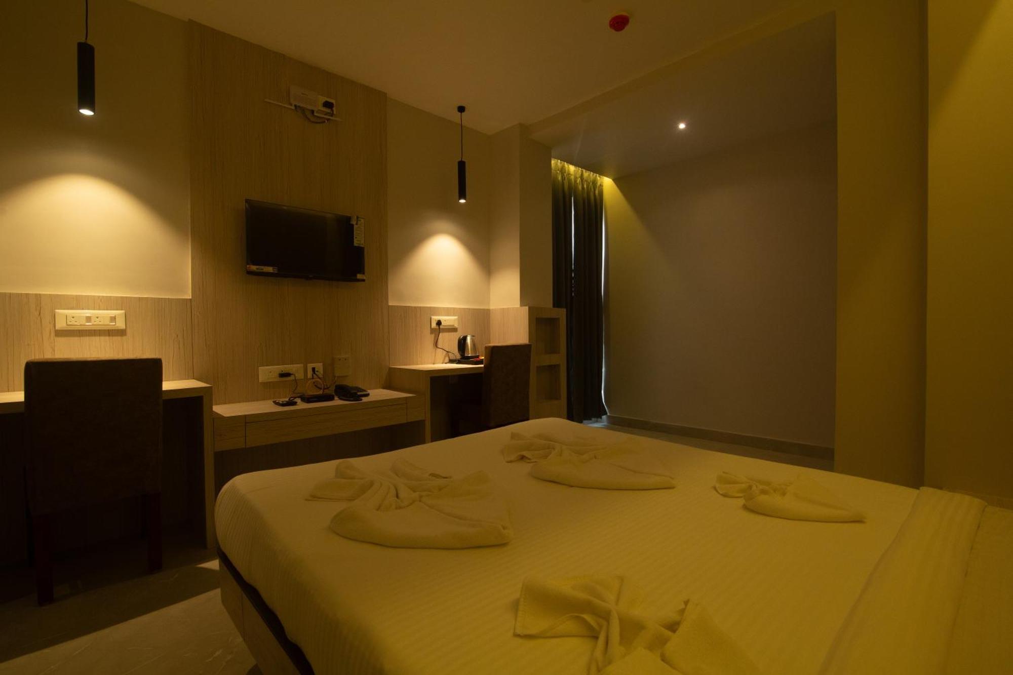 Hotel Palace View Murshidabad Экстерьер фото