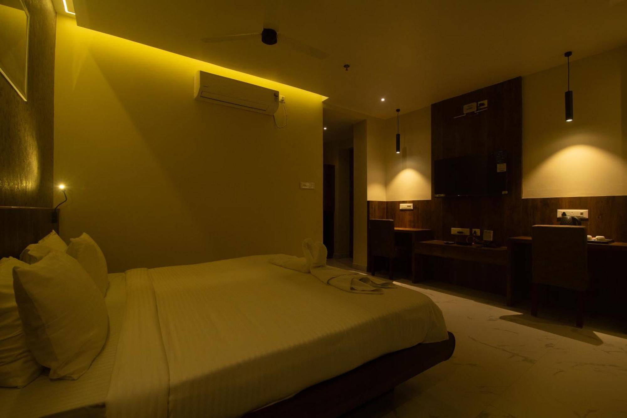 Hotel Palace View Murshidabad Экстерьер фото