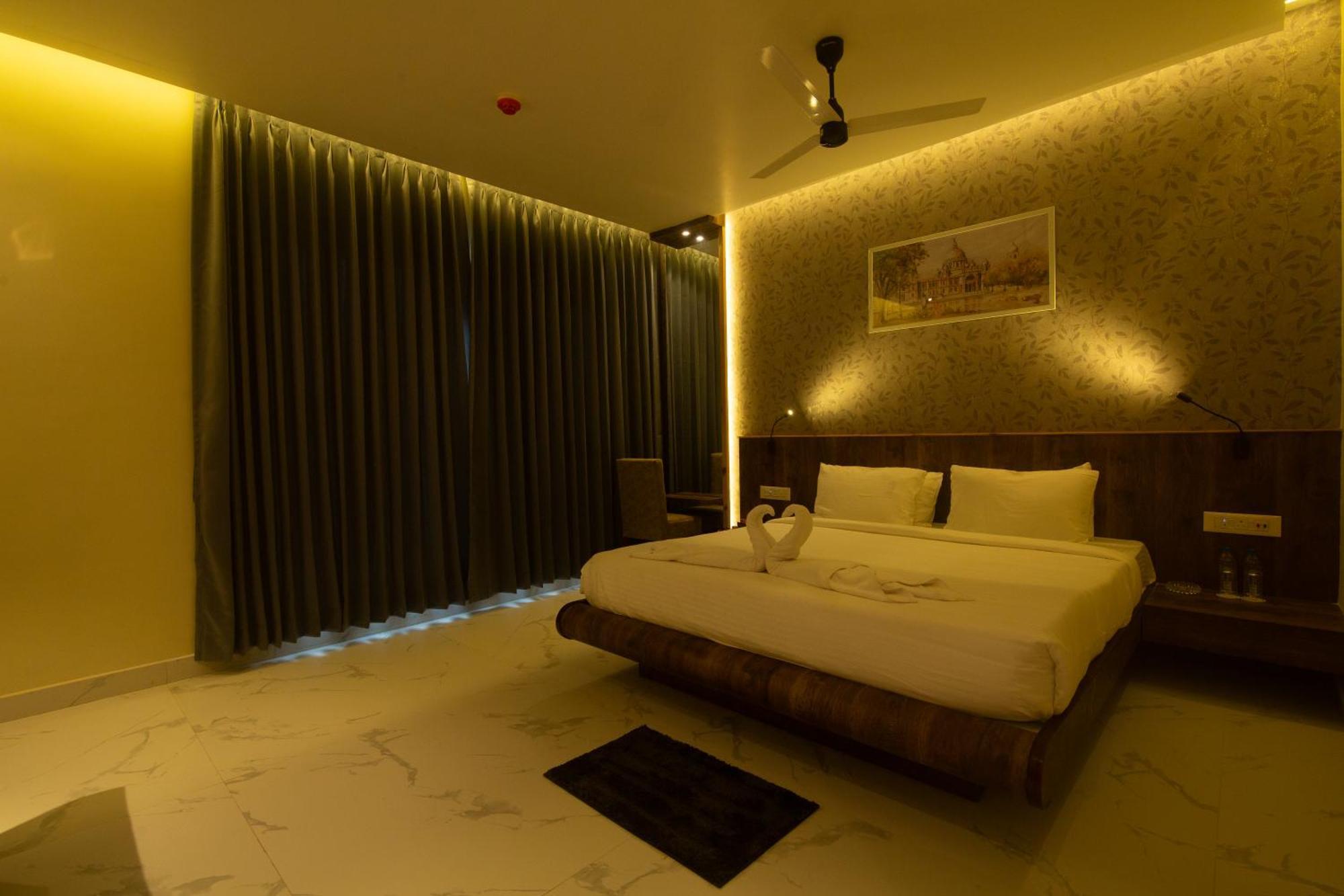 Hotel Palace View Murshidabad Экстерьер фото